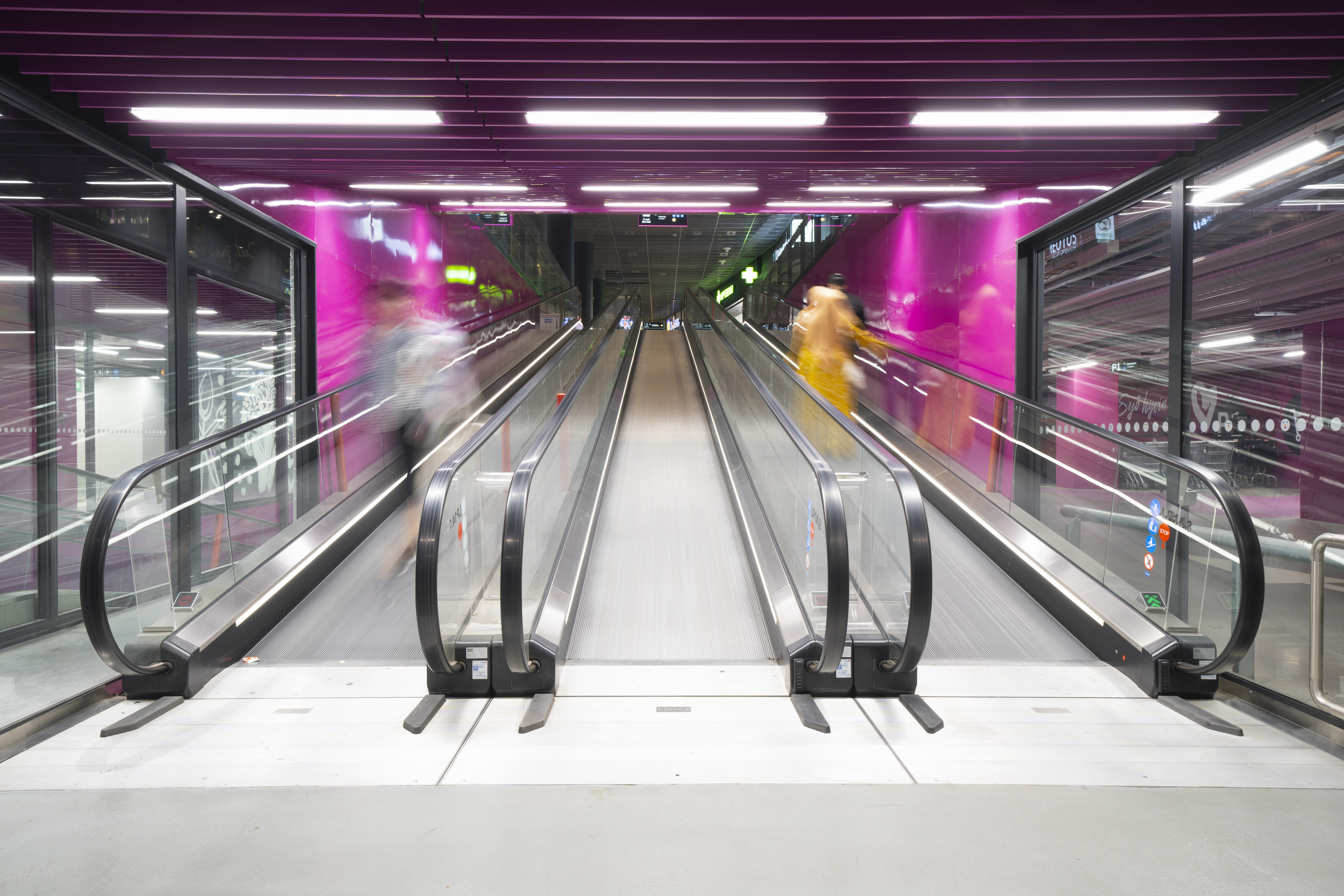 img_escalators-travelmaster115-carousel-1